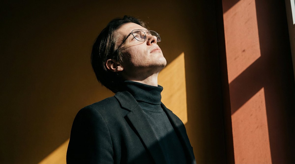 AI Prompt for Ultra-Realistic Portraits with High-Contrast Lighting