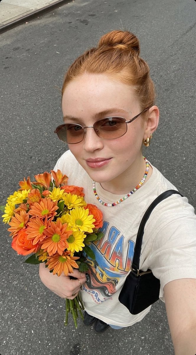 AI Prompt for Ultra-Realistic Selfie with Fresh Flowers - Generate a Perfect Social Media Post