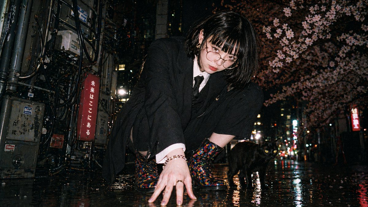 AI Prompt for Urban Fashion Photography: Tokyo Night Street Portrait