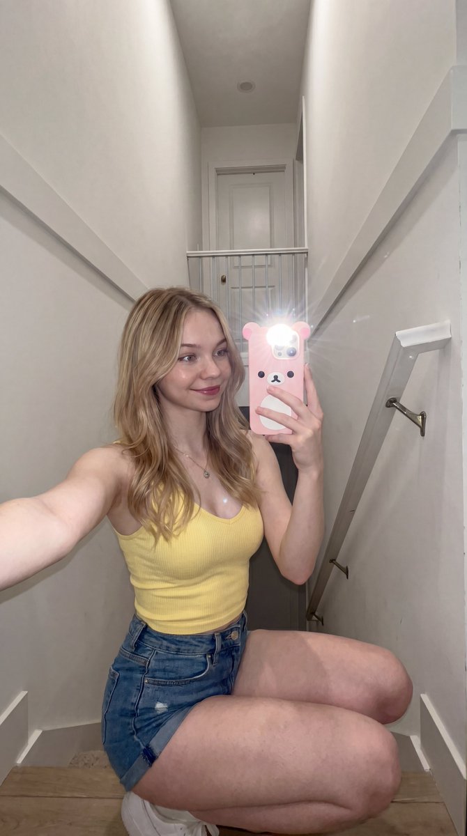 AI Prompt for Urban Selfie with Harsh Flash Lighting