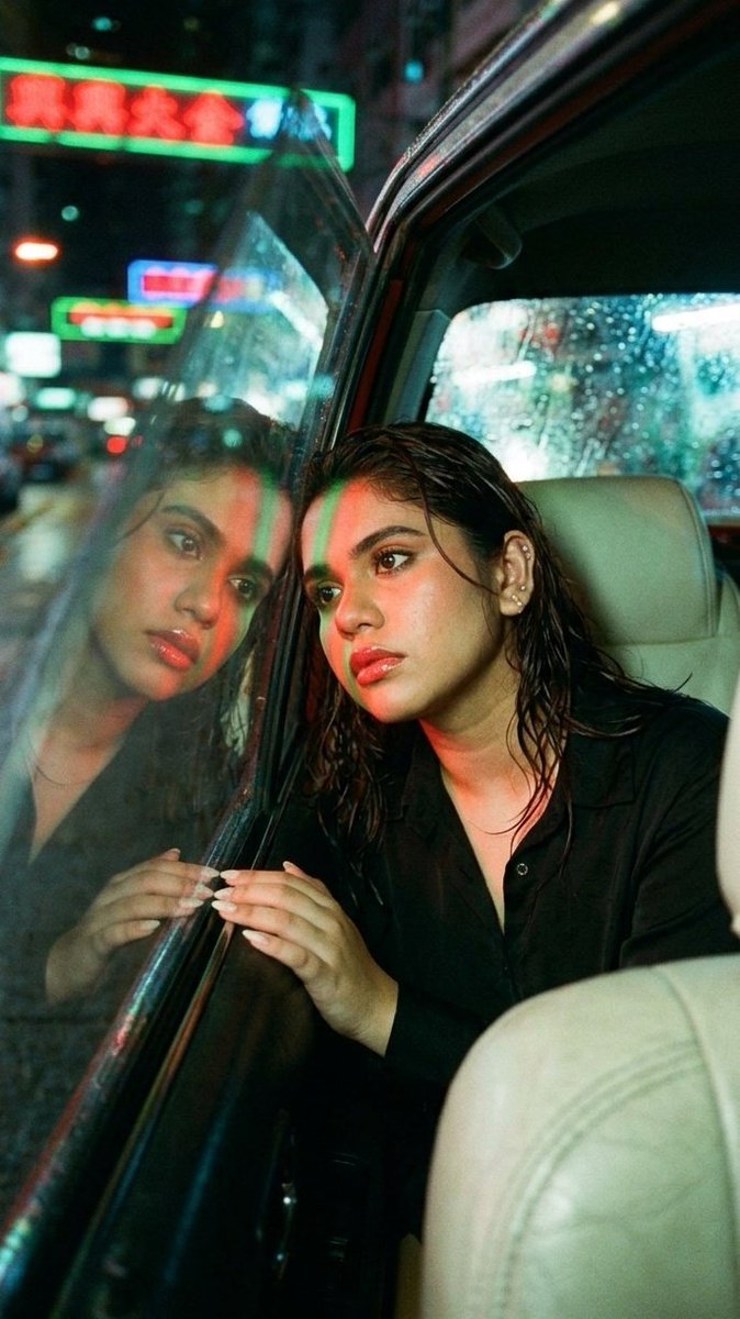 AI Prompt for Wong Kar-wai Inspired Portrait in Taxi Cab