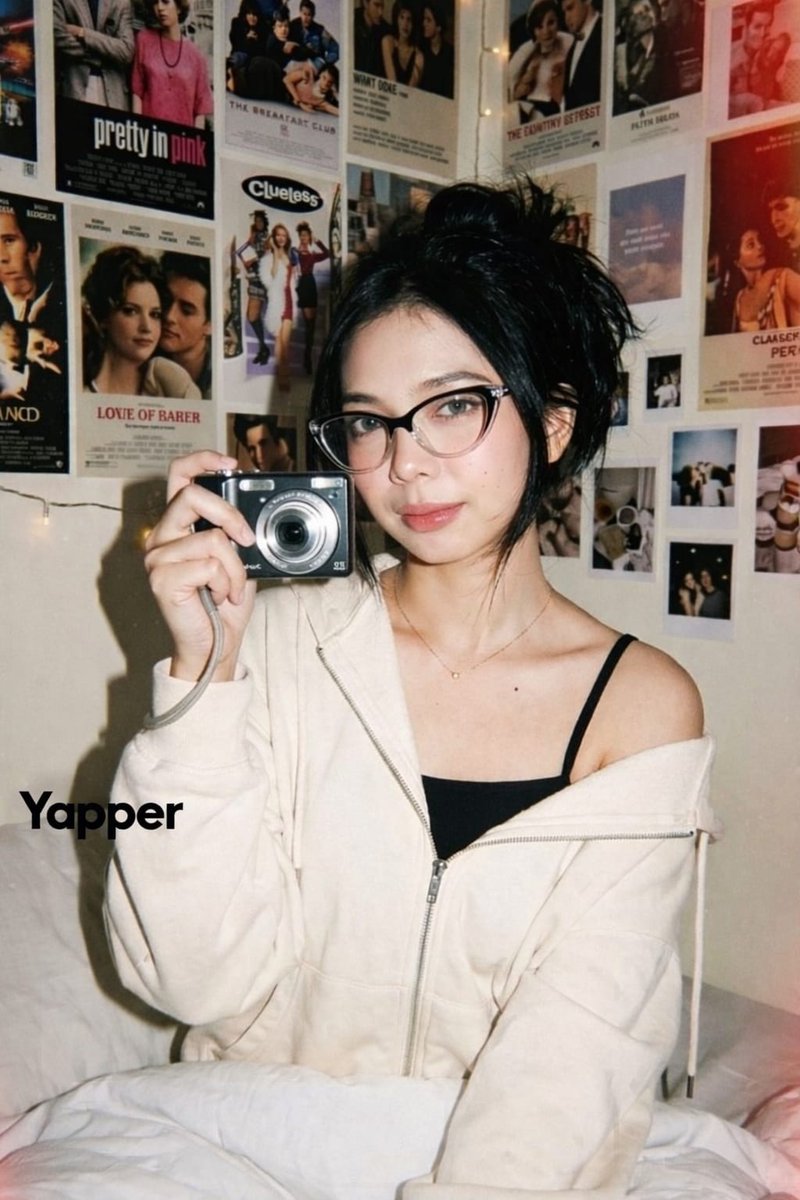 AI Prompt for Y2K-Style Woman Portrait with Facial Identity