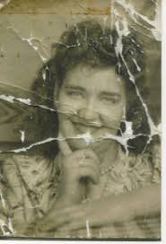 AI Prompt: Instantly Enhance Vintage Photos to DSLR Quality Masterpiece