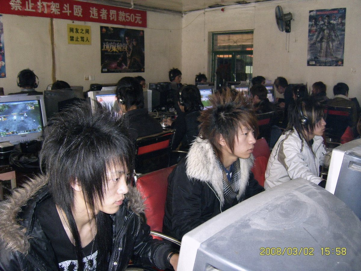 Nostalgic 2008 Chinese Internet Cafe Old Photo