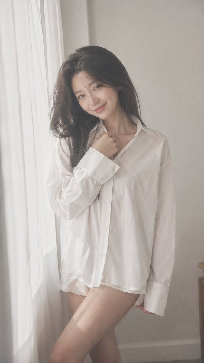 AI Prompt for Dreamy Korean Idol Portrait in Film-Like Filters