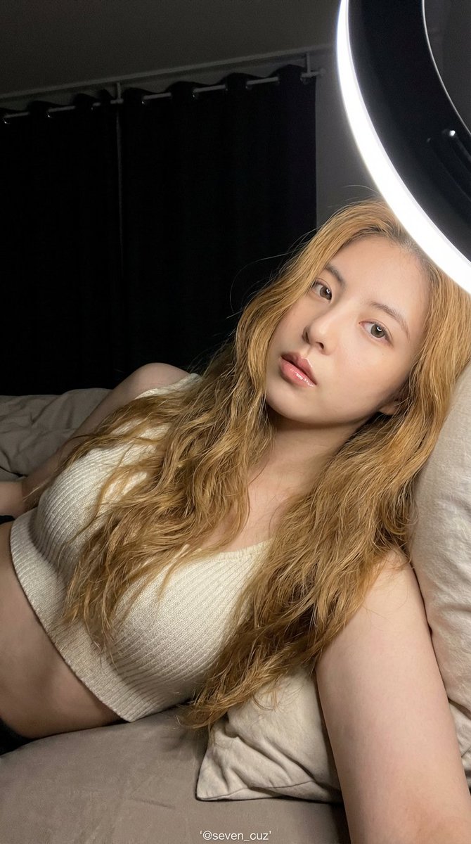 AI Prompt for Ultra-Realistic Dark Portraits: Seductive Influencer Photos