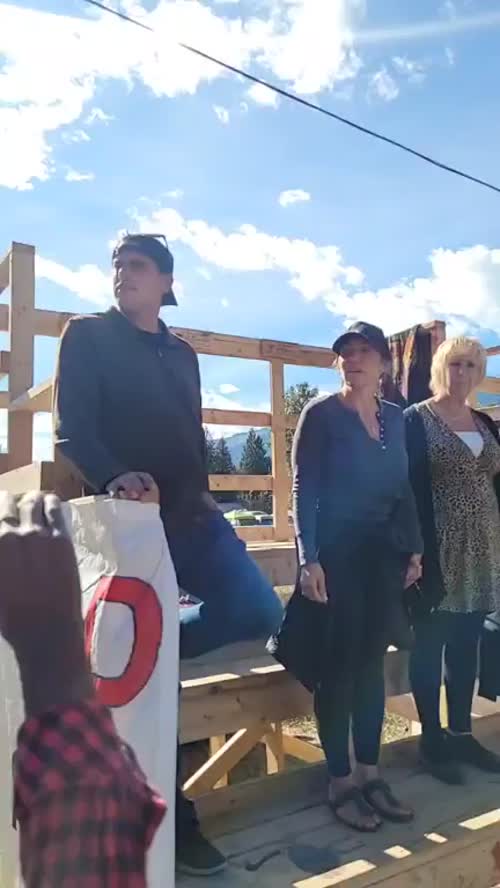 Live update today October 3, 2025 at Universal Ostrich Farm - 3