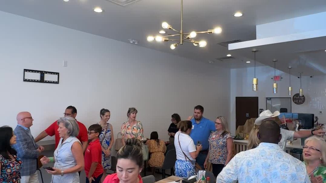 ⁣Ann's Teahouse Kingwood Ribbon Cutting