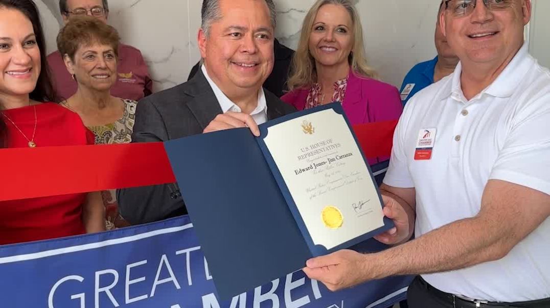 ⁣Edward Jones Jim Carranza Ribbon Cutting