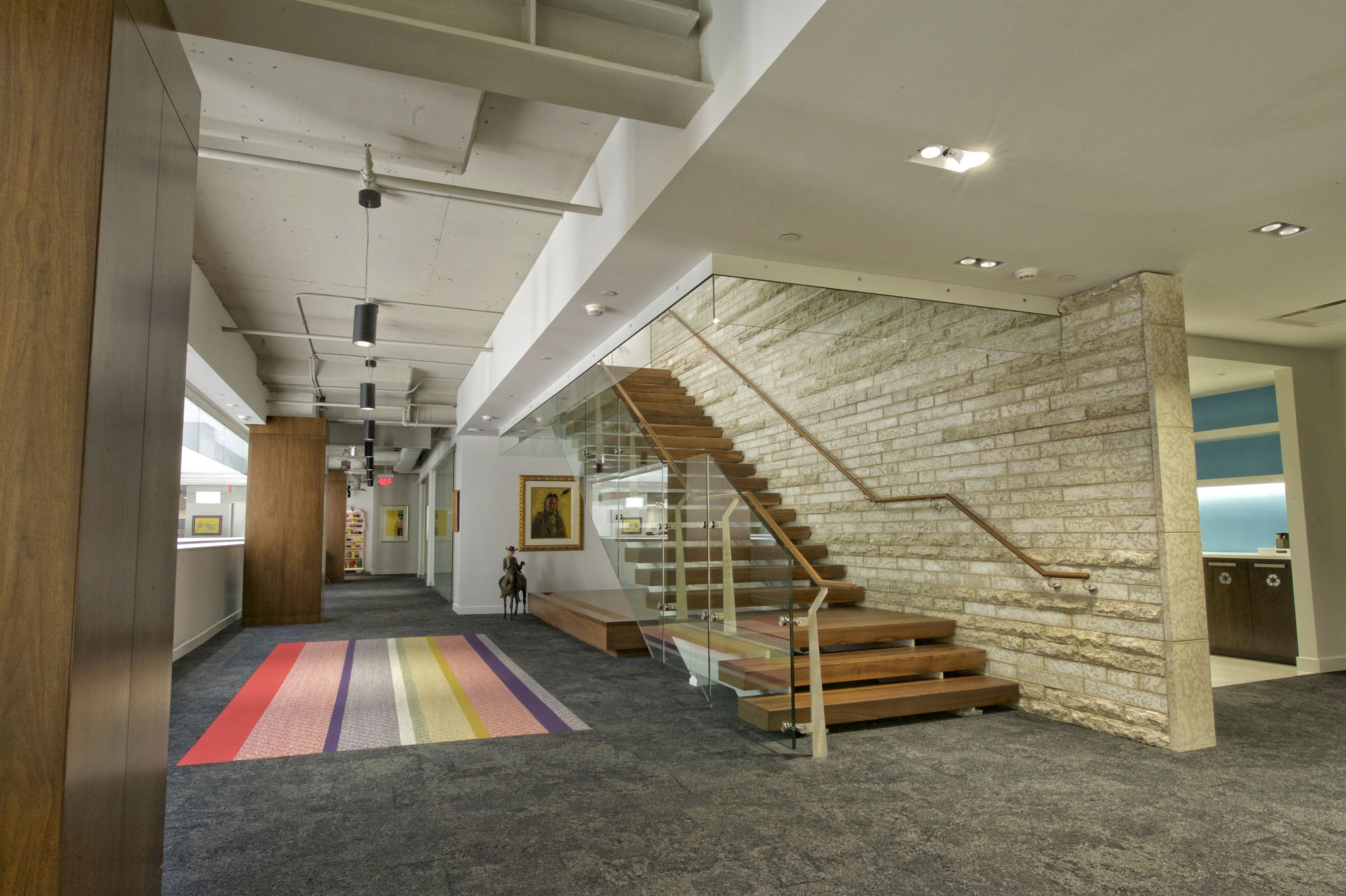 Shaw Office - Luminii