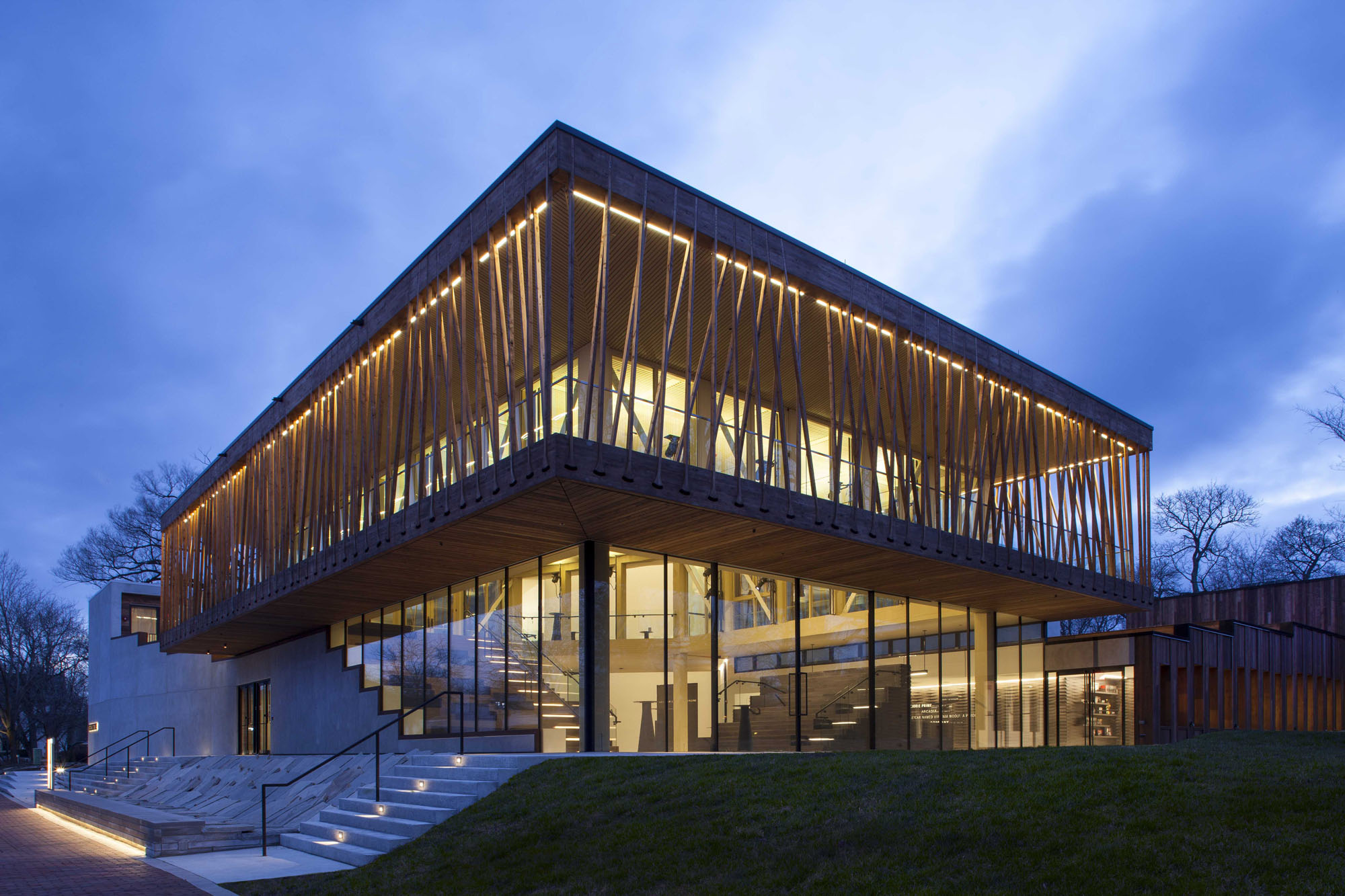 Writers Theatre - Luminii