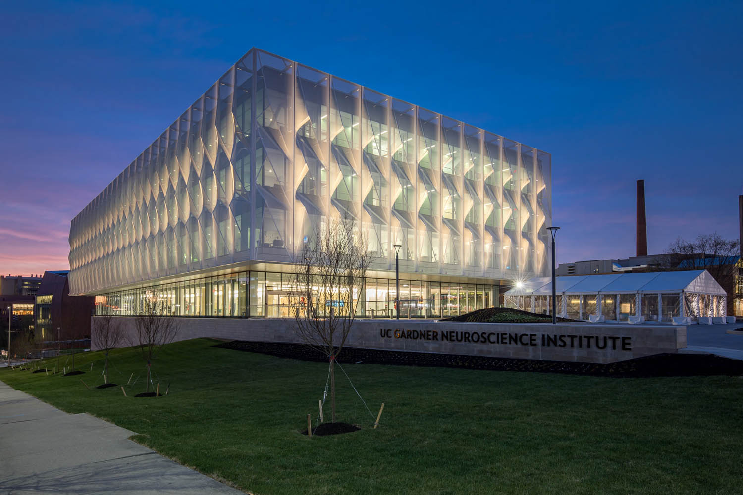 7-Univ-Cincinnati-Gardner-Neuroscience-Institute_IMG_6028 University of Cincinnati Gardner Neuroscience Institute, lighting design by Schuler Shook