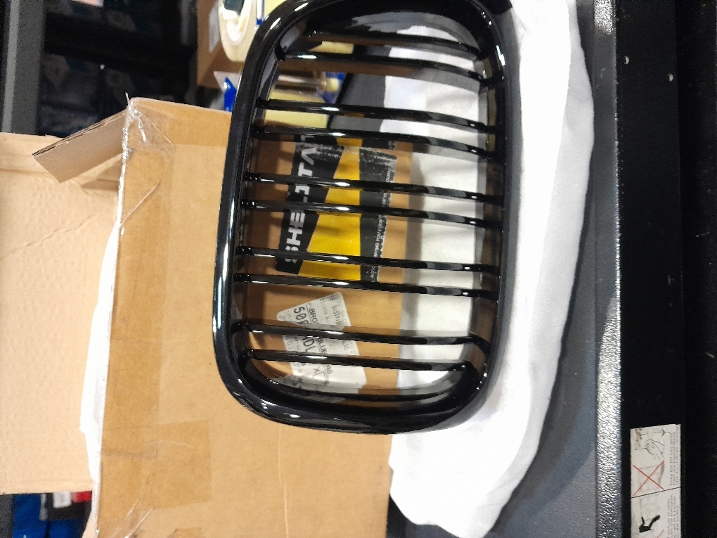 X AUTOHAUX Front Hood Bumper Grille Grill for BMW 525i 530i E39 2001-2003 No.51137005837/51137005838 Front Bumper Kidney Grille Grill Double Slat 1 Pair Gloss Black