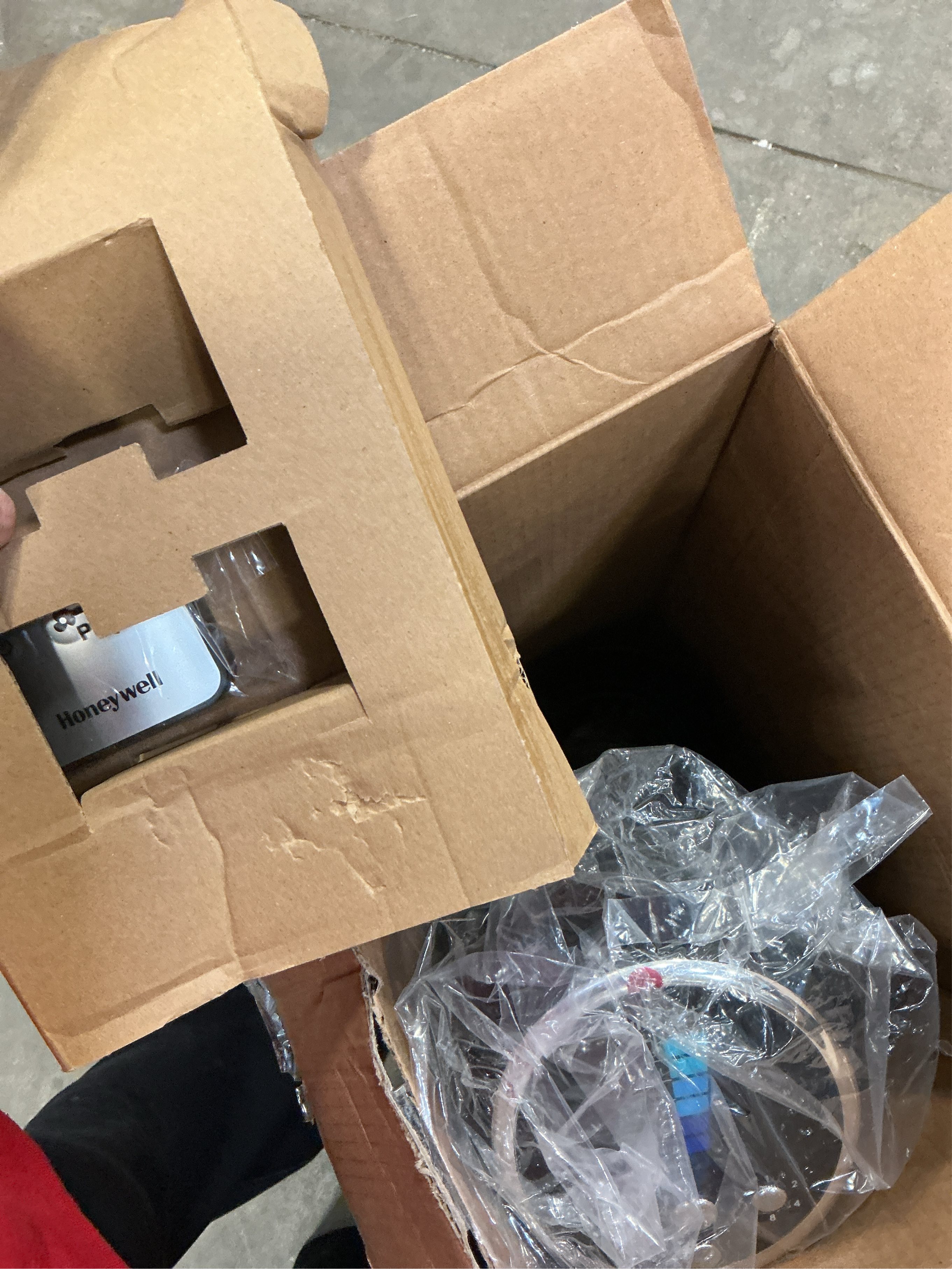 Honeywell QuietSet 40 in. H 8 speed Oscillating Tower Fan Remote Control