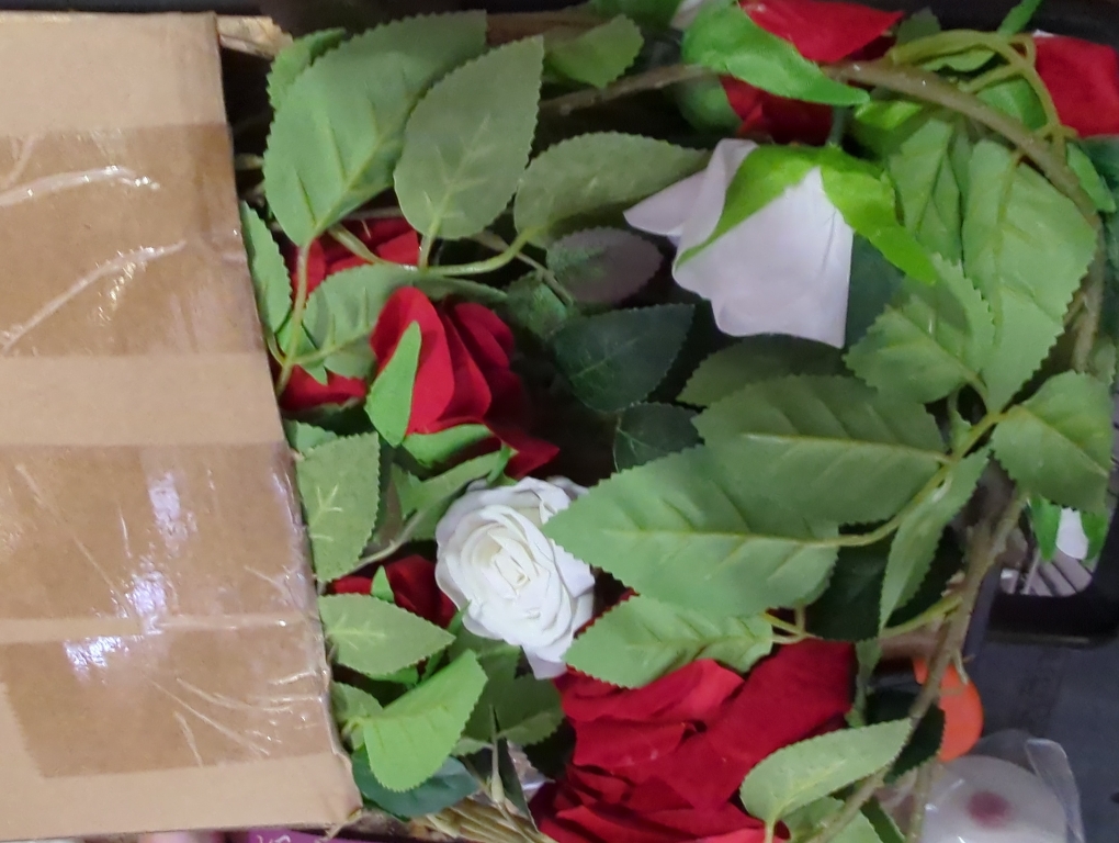 Red and White Rose Vine Artificial Flower Garland Fake Flower 6ft Garland Artificial Silk Floral Hanging for Wedding Party Ceremony Outdoor Decor Pack of One