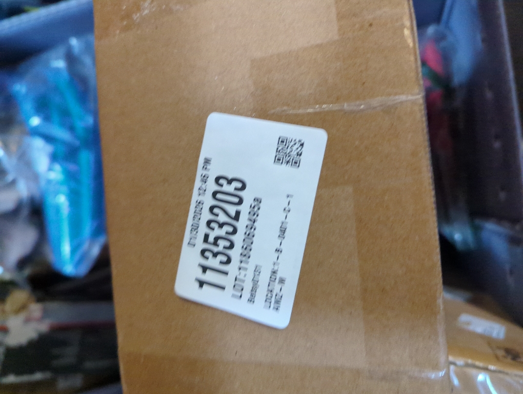 Ski & Snowboard Rack for Car Roof, 27.5'' Loading Width Fits 6 Pairs of Skis or 4 Snowboards, Aluminum Roof Rack with Lock & Rubber Padding