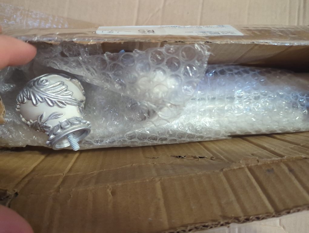 Size 33-65 Color White Shower Curtain Rods,1 Inch Adjustable Curtain Rod, Spring Tesion White Leaf Vintage Decorative Shower Curtain Rod, Anti-Slip Telescoping Curtain Rod for Bathroom Window Living Room (33in-65in)