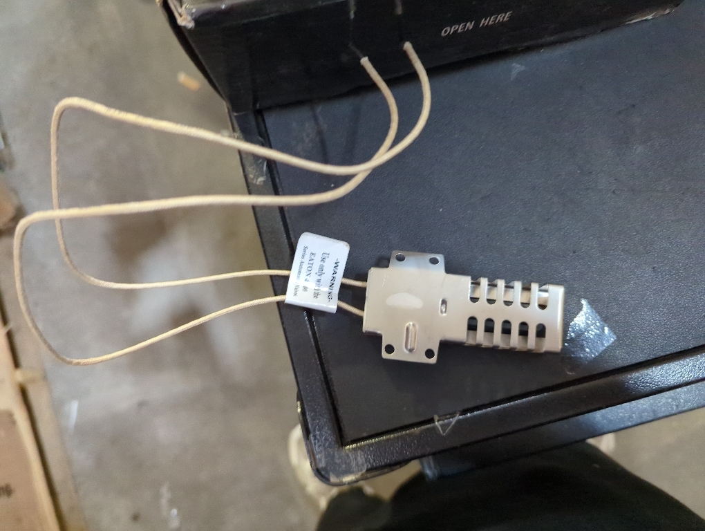 GE New Replacement Oven Range Flat Igniter