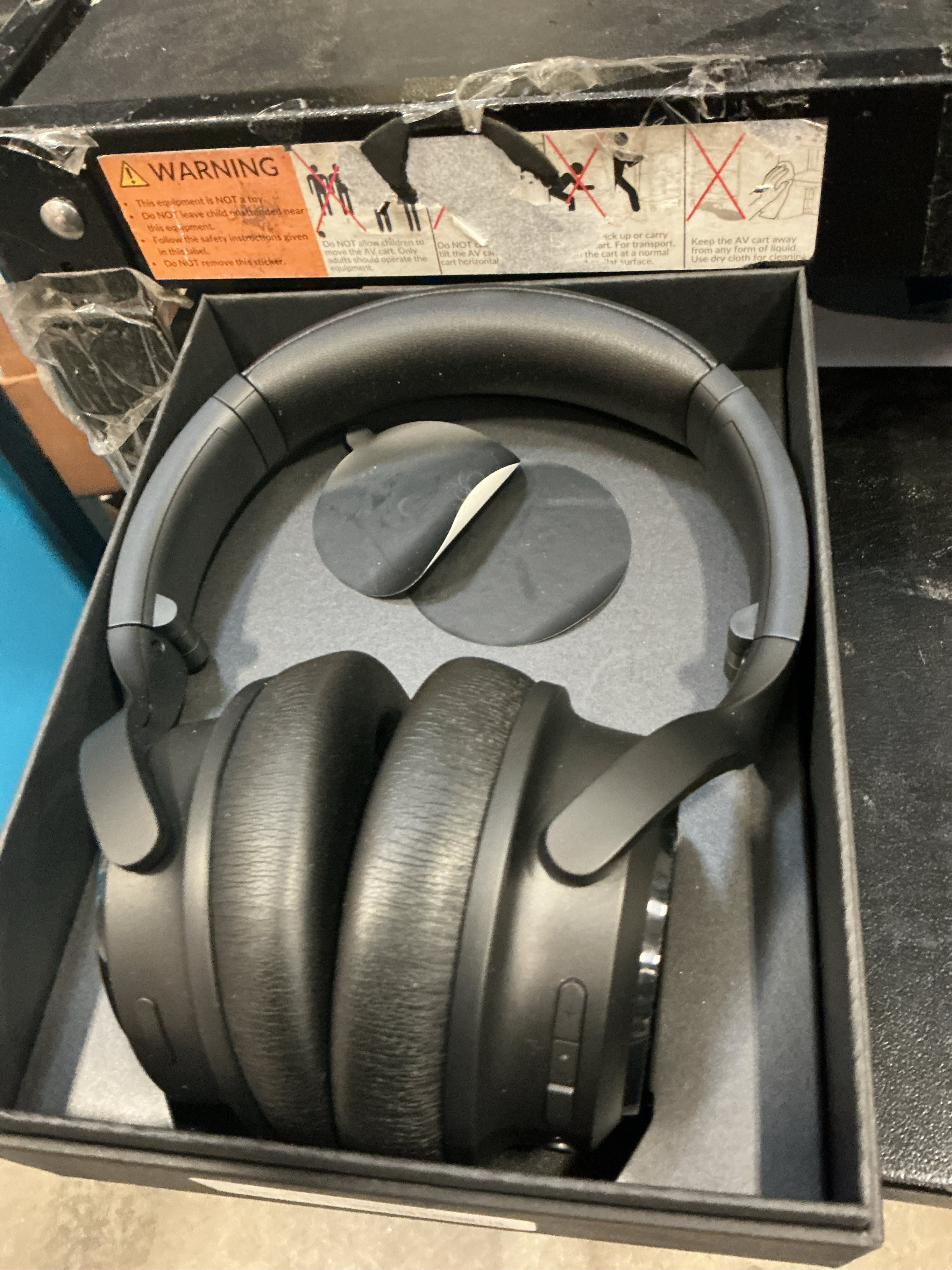 Wyze Noise-Cancelling Headphones - Black / No Travel Case