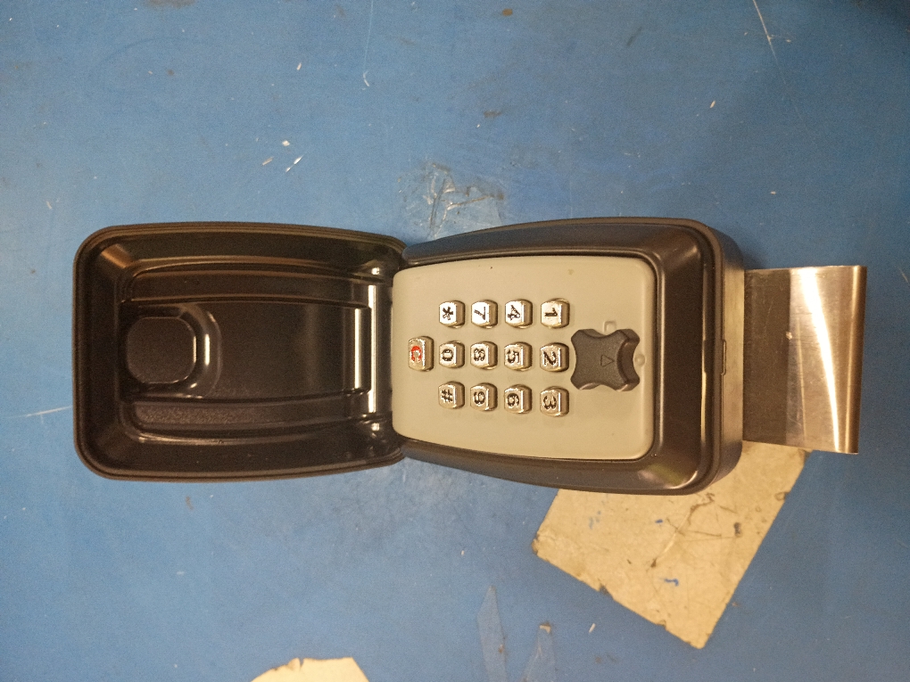 Car Window Lock Box for Turo, Portable Lockbox for Car Keys with Key Labeling Tag, Car Key Lock Box Fit for Ride Share, Turo, GetAround, Large Capacity, Protective Cover, Weather Protection