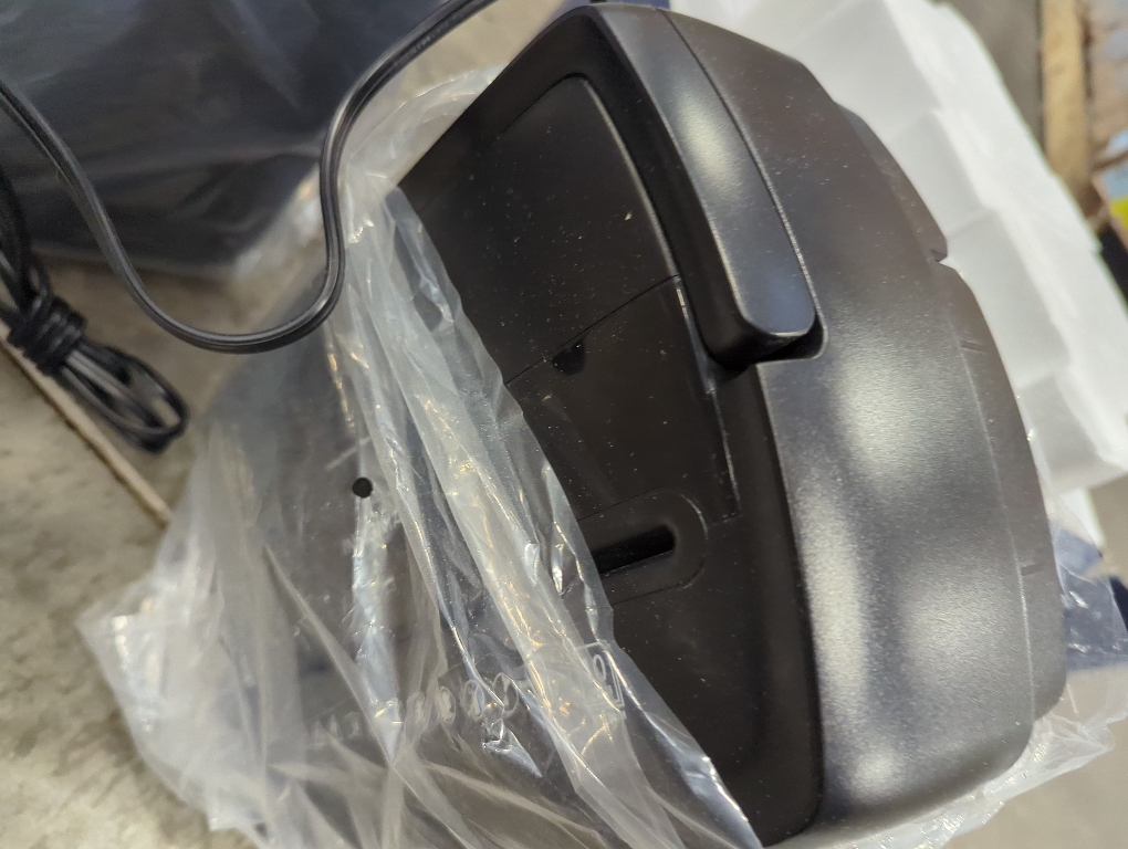 Insignia  - 10-Sheet Crosscut Paper/CD Shredder - Black