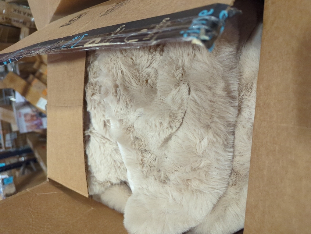 Cozy Bliss Faux Fur Throw Blanket for Couch, Fuzzy Soft Plush Thick Bubble Blanket for Sofa Bedroom Living Room, 50 * 60 Inches Beige