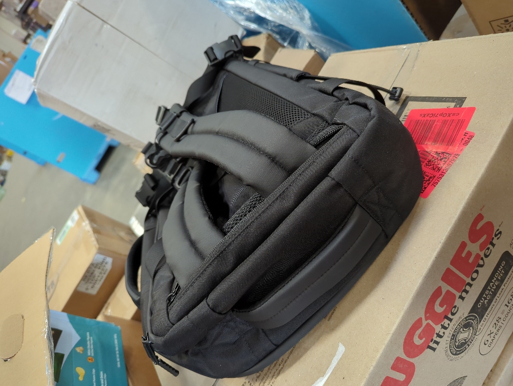 Vacuum backpack travel,vacuum backpack with pump Fit 16 inch Laptop for travel,Water-Resistant,Business,College,Camping (Black)