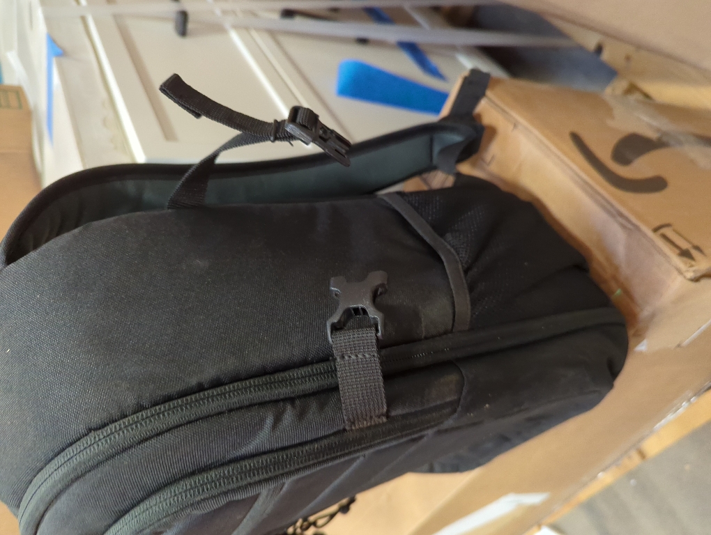 Lowepro Tahoe BP 150, Camera Bag, Lightweight Compact Camera Backpack for Cameras, CSC, DJI Spark Drone, Black, 27.5 x 21.7 x 40.3 cm, Medium LP36892-PWW