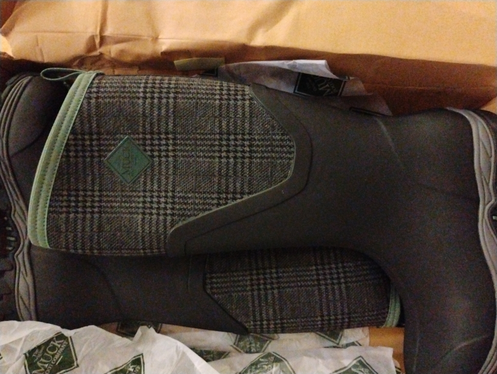 MUCK Women's Arctic Sport II Tall Boot, Black, Size 7(M)‼️light dirt and good condition‼️