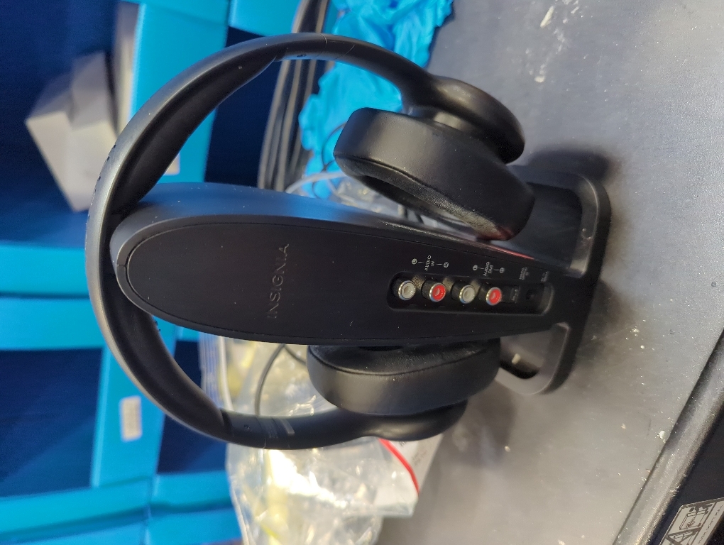 Insignia - NS-HAWHP2 RF Wireless Over-The-Ear Headphones - Black