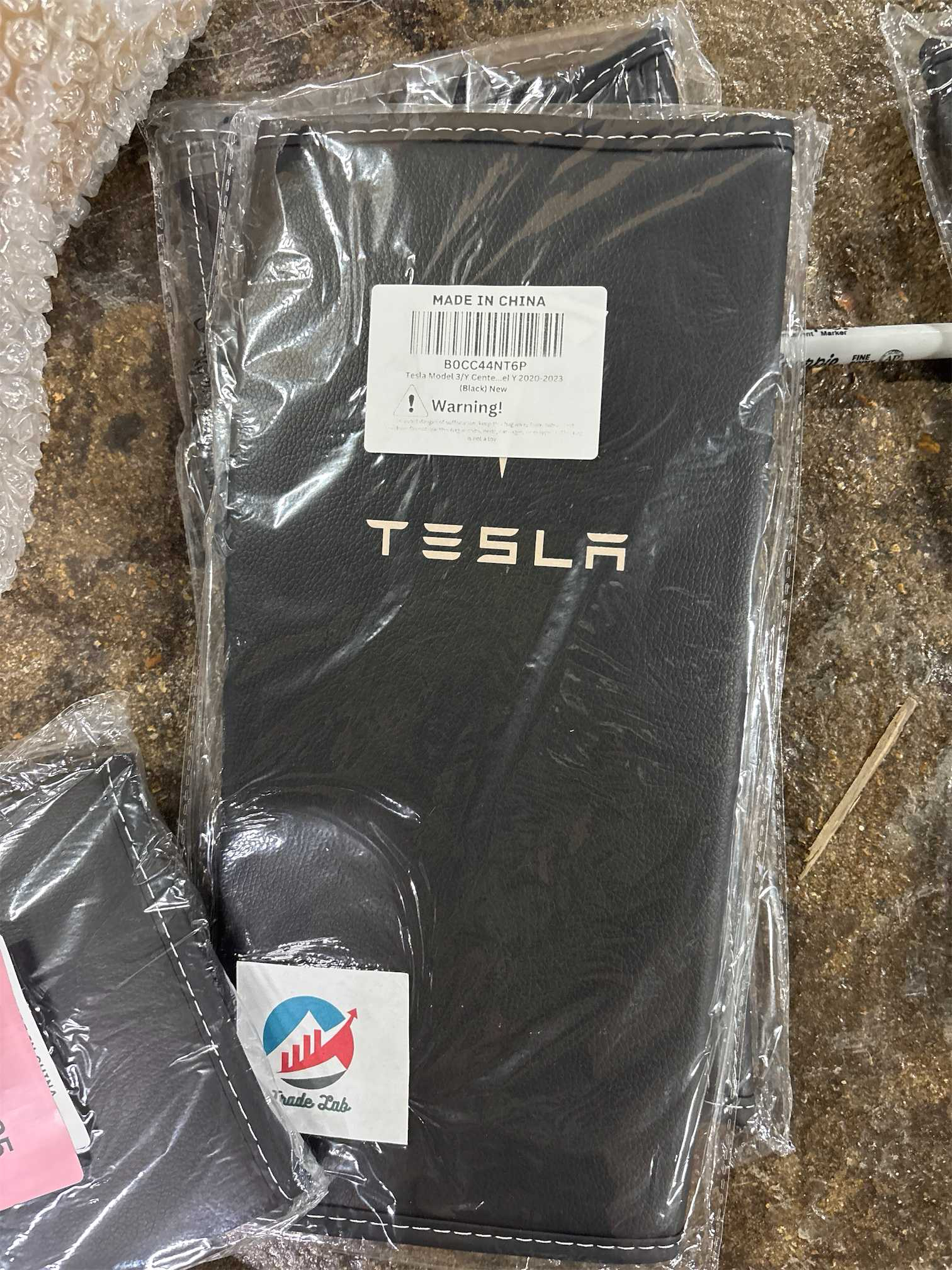 Tesla Model 3/Y Armrest Cover (Black)