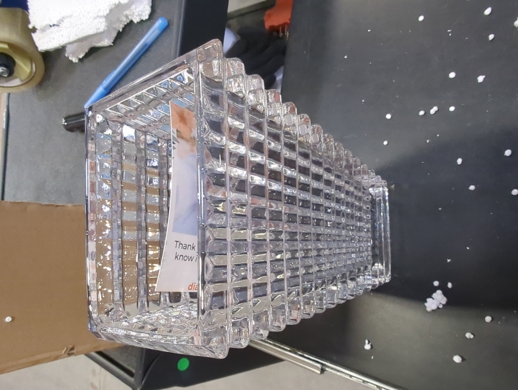 MCMCNCUIU Crystal Vase, Large Crystal Vases for Flowers, Clear Large Flower Vase, Modern Glass Vases for Living Room, Bedroom, Kitchen, Dining Table, Mantle, Wedding, 9 Inches