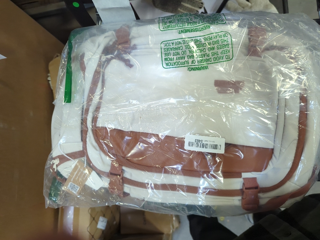 BAGSMART Travel Backpack Carry on Flight Approved, 28L Lightweight Backpack Fits 17.3 Inch Laptop for Men Women, Water Resistant Personal Item Travel Bag with USB Charging Port,