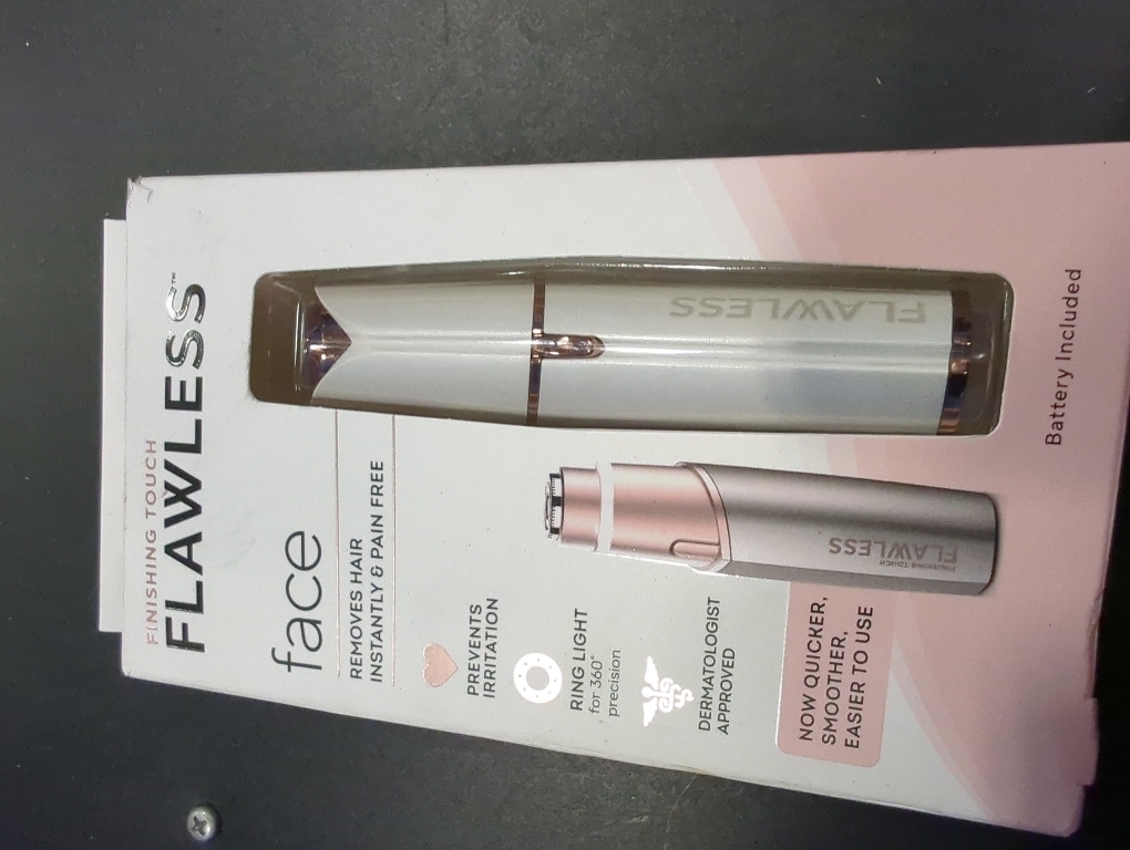 Flawless Finishing Touch Women's Painless Hair Remover (White)