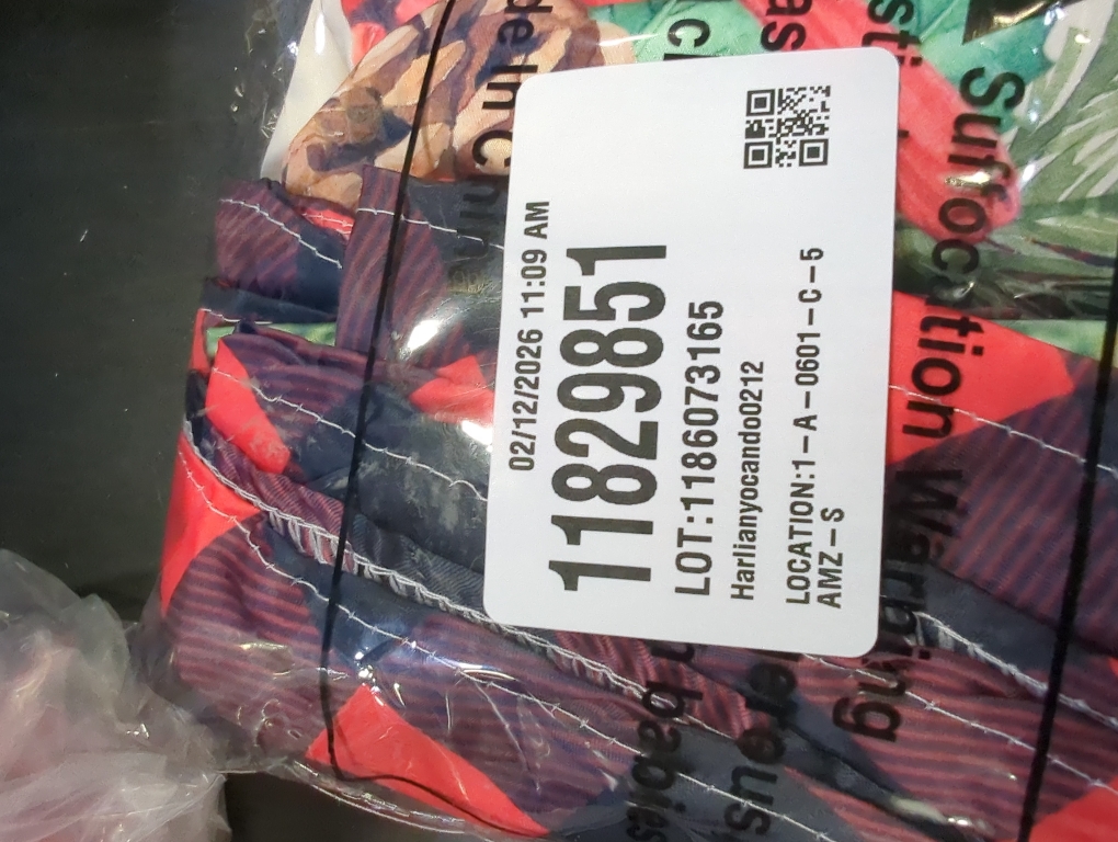 Giwawa Red Birds Floral Tablecloth Round 60 Inch Buffalo Plaid Decorative Water Resistant Table Cloth Cover for Dining Room Kitchen Holiday Party