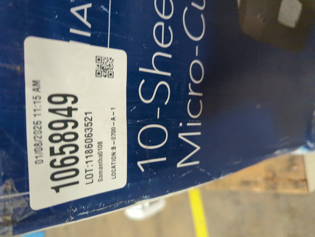 Insignia™ - 10-Sheet Microcut Shredder - Black