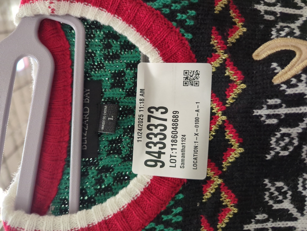 Blizzard Bay size large Christmas sweater