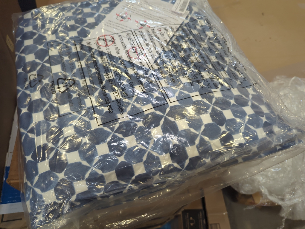 Set of 2 Size 18x18 Color Blue and White Outdoor/Indoor Throw Pillows, Pack of 2 Waterproof Decorative Throw Pillows with Inserts, 18”x18” Square Pillows for Bed, Couch, Sofa and Patio Furniture