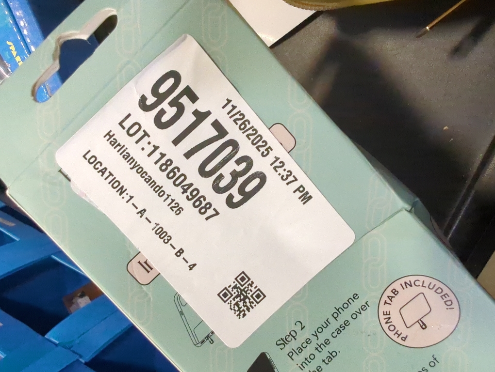 MoKo Phone Chain Crossbody, Metal Cell Phone Lanyard, Universal Phone Lanyard Strap for iPhone, Samsung, Most Smartphones, Phone Crossbody Strap × 1, Wrist Strap x 1,Bright Silver（Heart Shape）