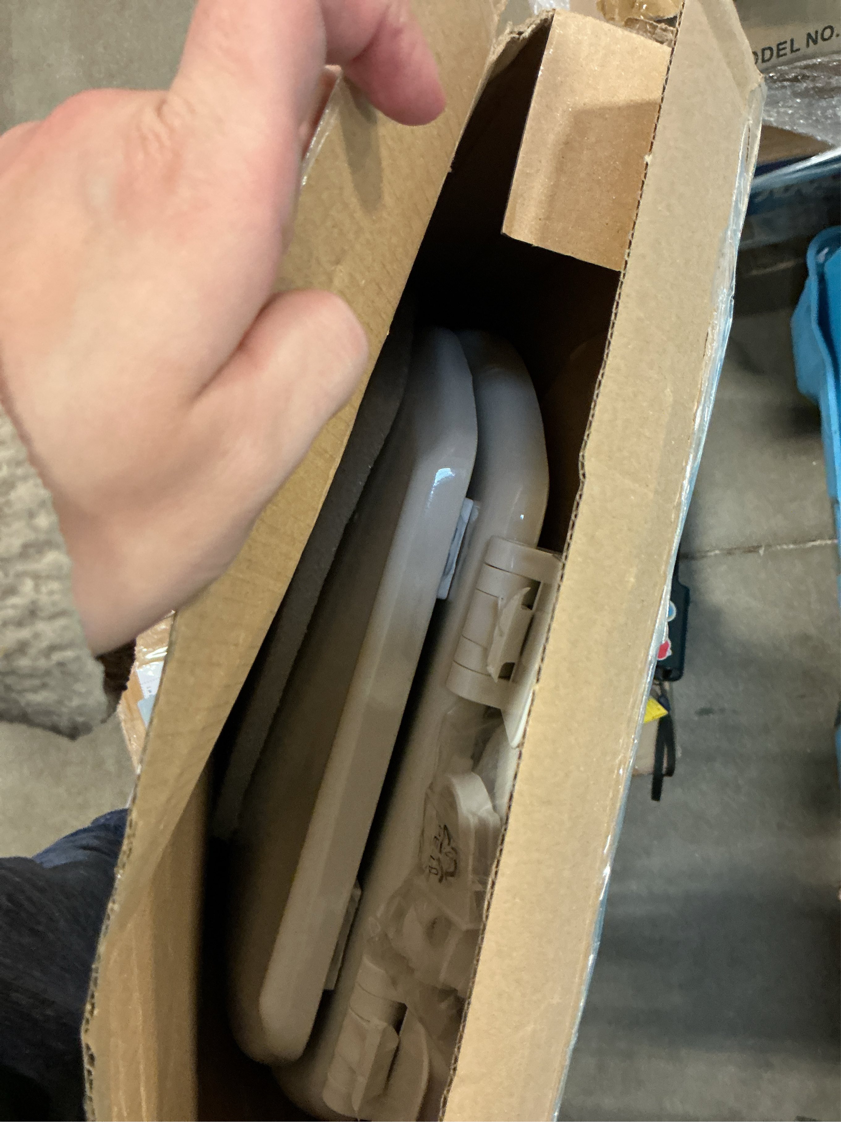 HIGHCRAFT Premium Elongated Toilet Seat with Adjustable Hinges & Quick Removal Mechanism - Molded Wood Toilet Seat - Fits Standard Elongated Toilets - Oval Seat in White