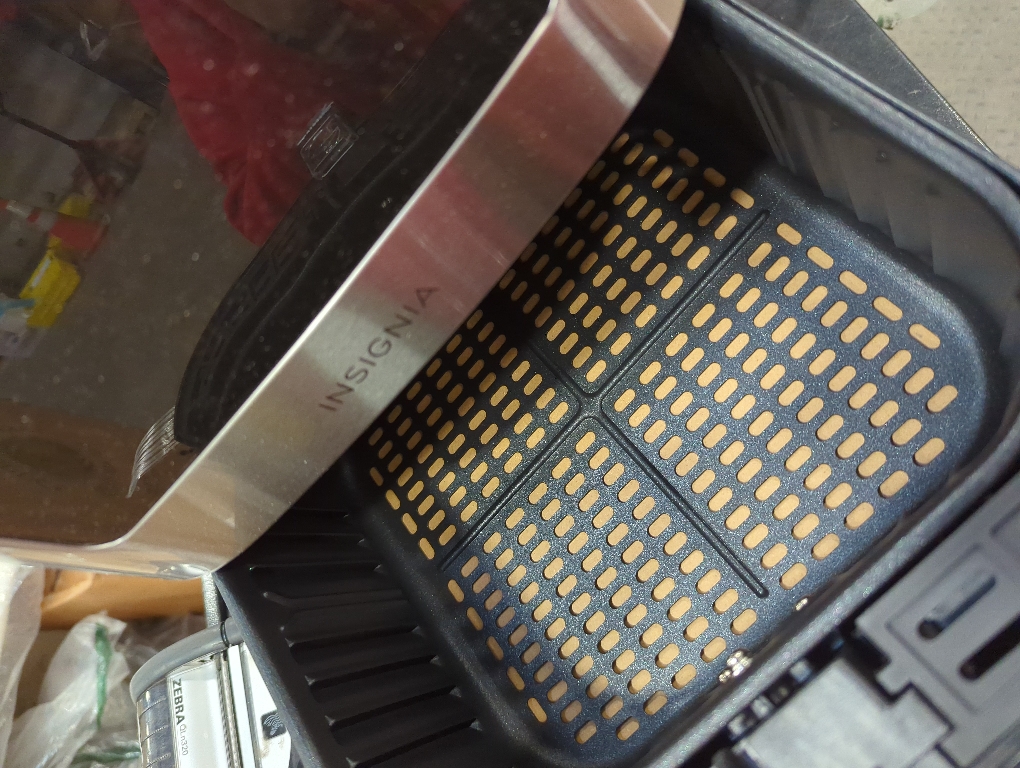 Insignia™ - 5 Qt. Digital Air Fryer - Stainless Steel (damage on bottom)