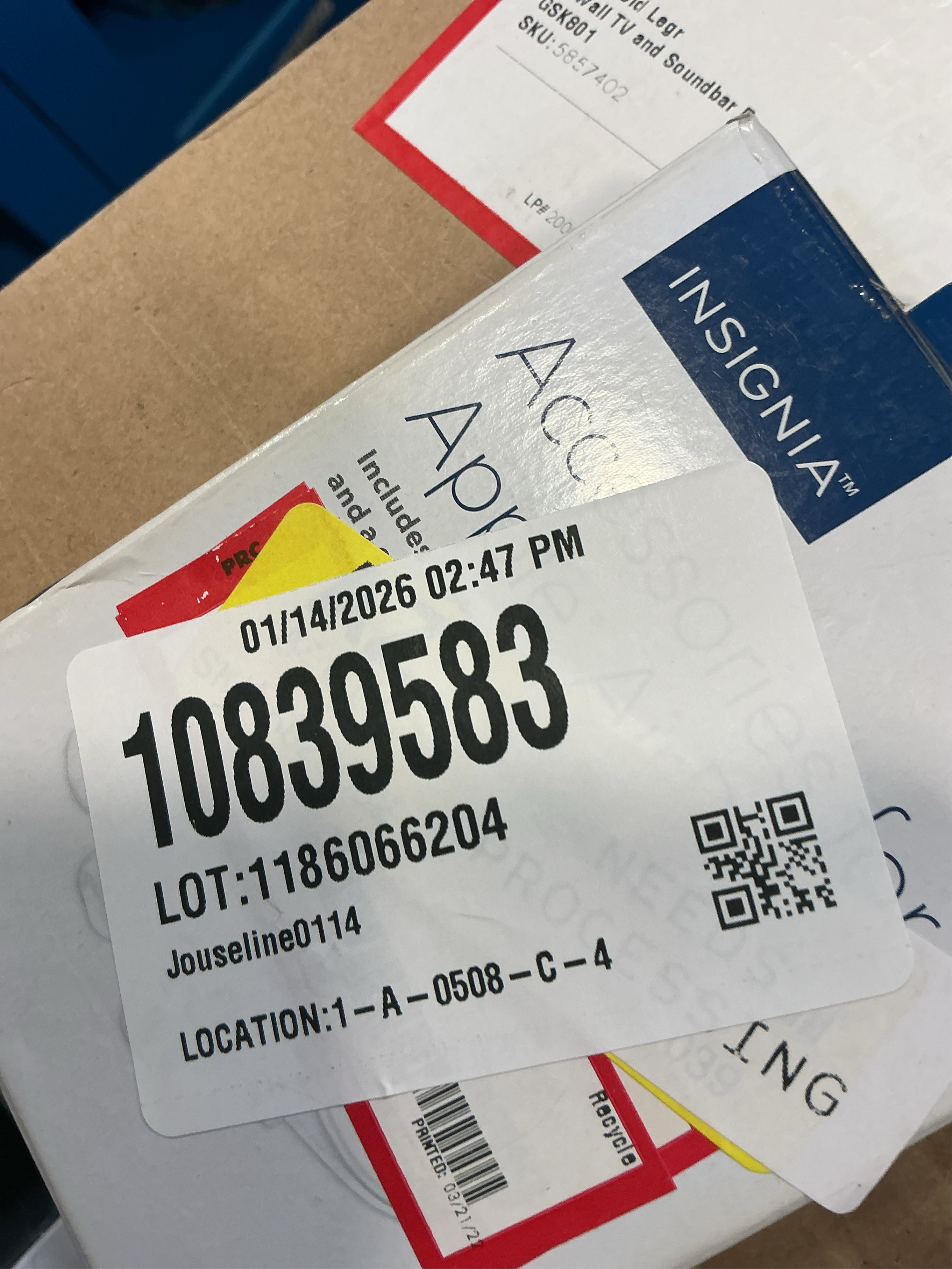 Insignia - Accessories for Apple AirPods (1st and 2nd Generation) - White