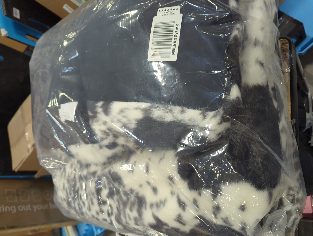 Bedfolks Waterproof Kennel Pad,Plush Dog Crate Bed with Removable, Washable Faux Fur Cover for Extra Large Dogs, Fluffy - 41x27, Black-White Cowhide