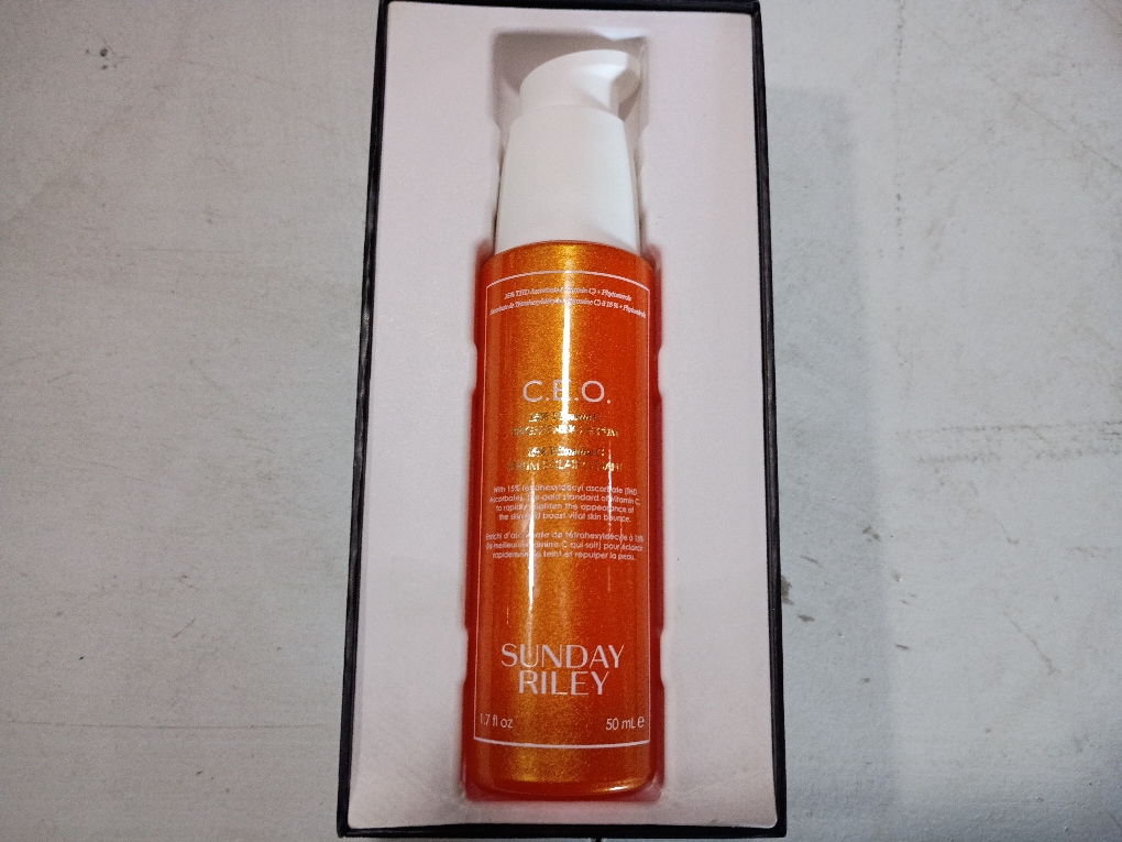 SUNDAY RILEY C.E.O. 15% Vitamin C Brightening Serum