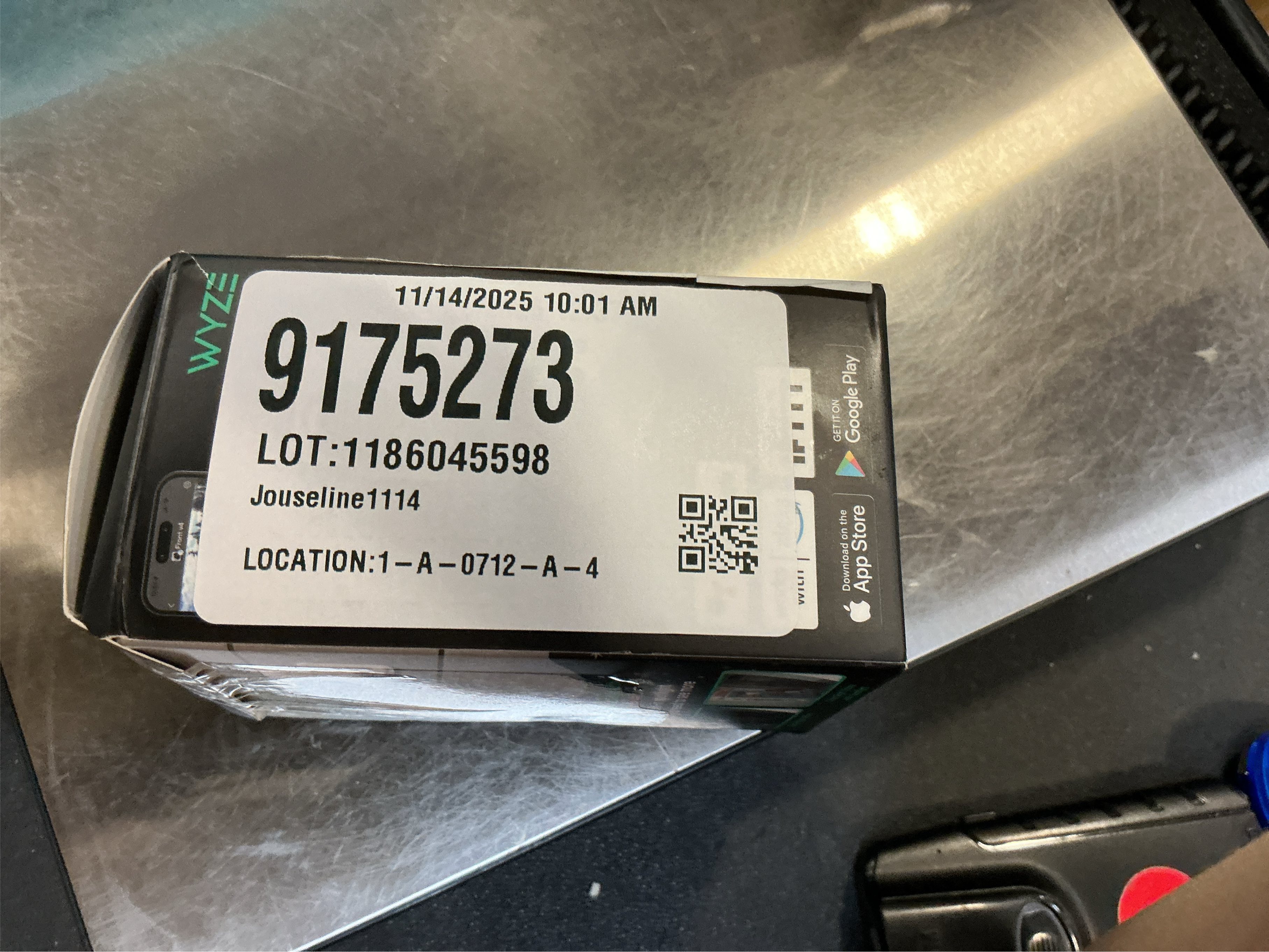 Wyze Cam V4 Plug-in Indoor and Outdoor Smart-Enabled Security Camera