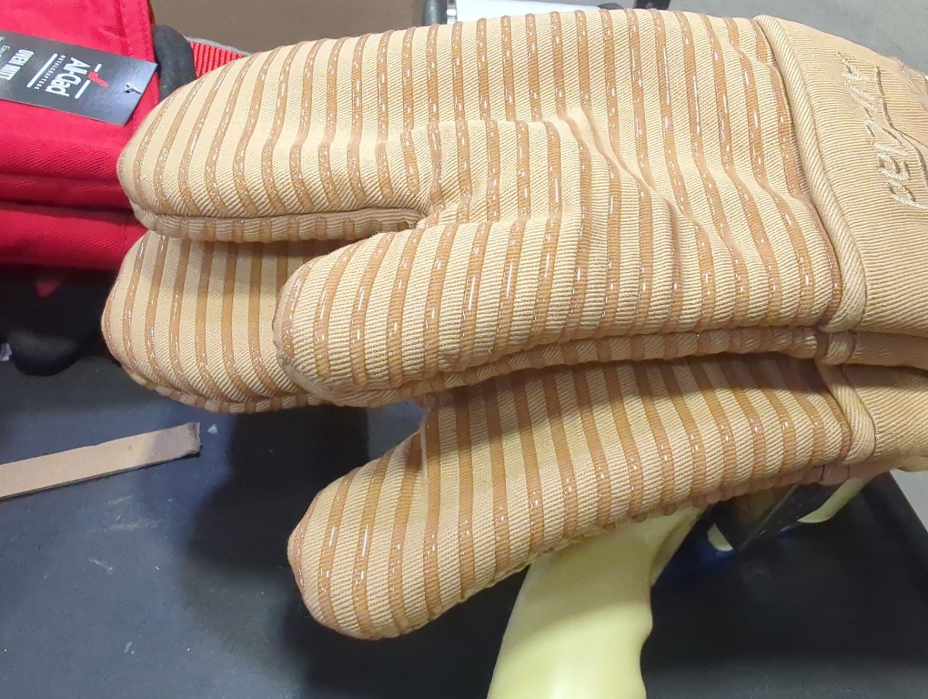 Set of 2 Color beige All-Clad Silicone Oven Mitt,  Cappuccino