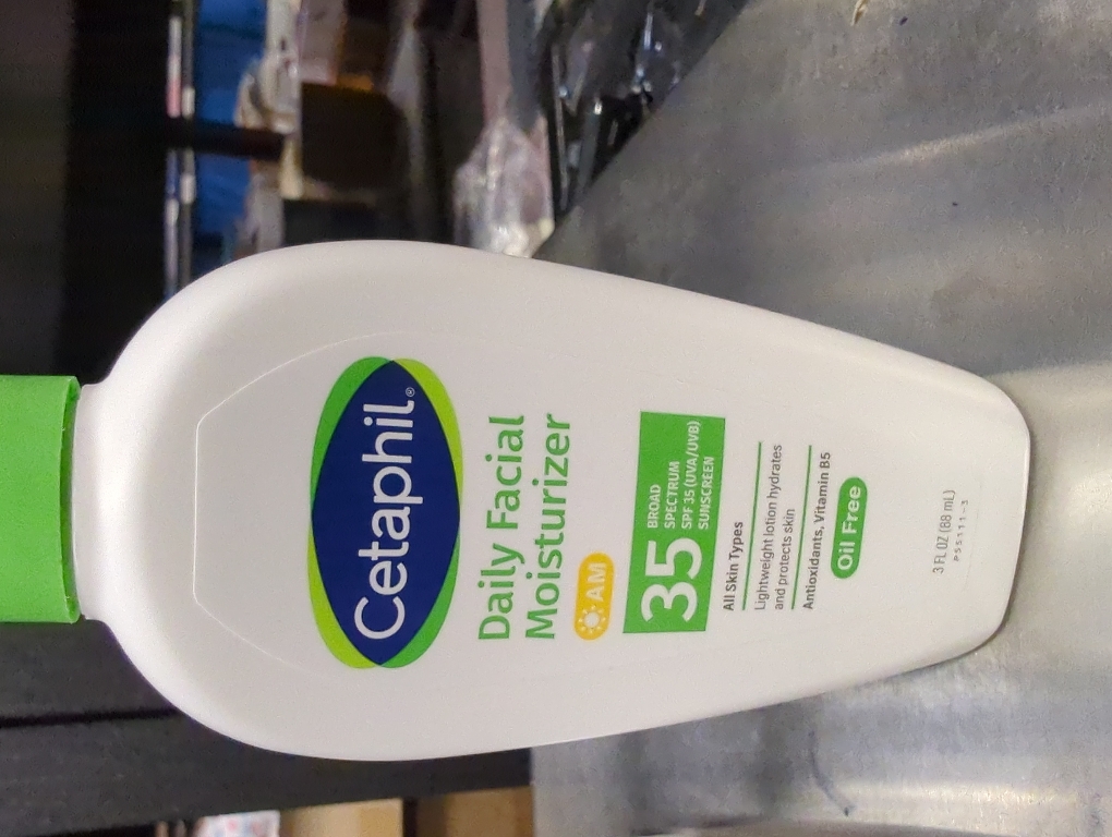 Cetaphil Daily Oil-free Facial Moisturizer with SPF 35 Sunscreen for Sensitive, Combination Skin, 3 OZ