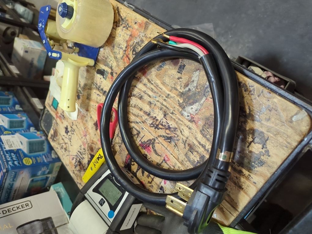 Southwire 9044SW8808 Range Power Cord; 4-Foot; 1/4-Inch Flanged Terminals; Flat Plug; Compatible With Most Standard Free Standing Electrical Ranges With A 4 Conductor Wall Outlet; 125/250-Volt; 50-Amp