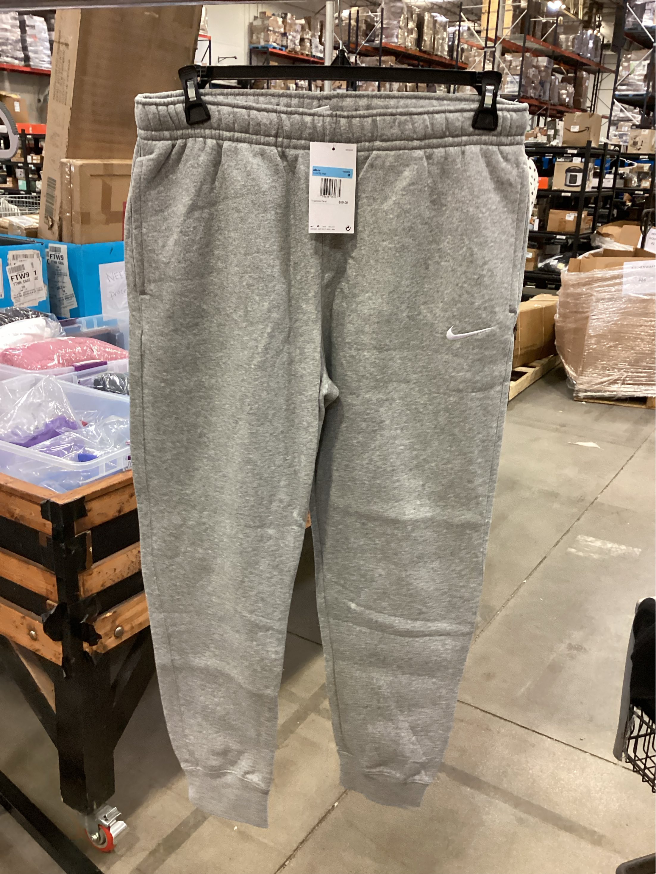 SIZE MEDIUM Nike Club Men's Training Joggers