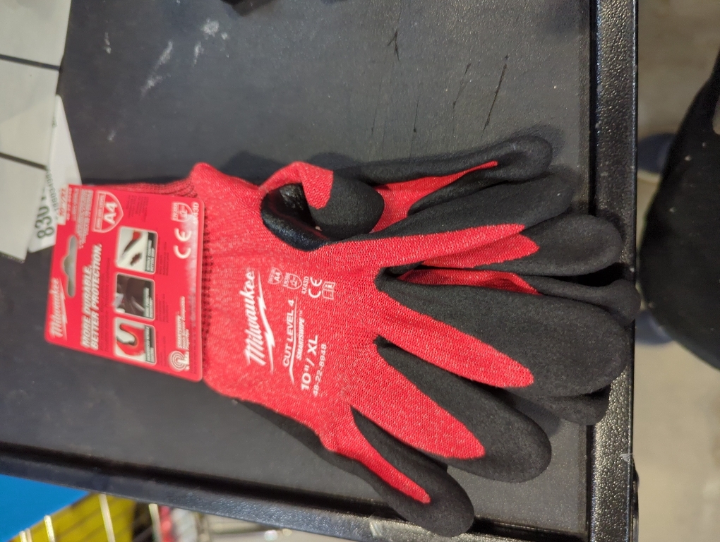 Milwaukee  - CUT LEVEL 4 NITRILE DIPPED GLOVES - 10xl